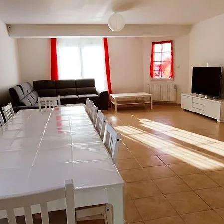 Au Calme, Piscine Couverte Chauffee 365j