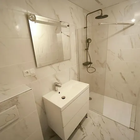 Vakantiehuis Au Calme, Piscine Couverte Chauffee 365j *