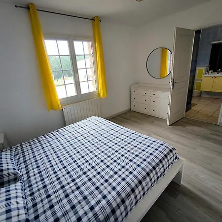 Au Calme, Piscine Couverte Chauffee 365j * Thiberville