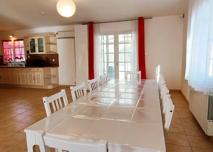 Au Calme, Piscine Couverte Chauffee 365j *