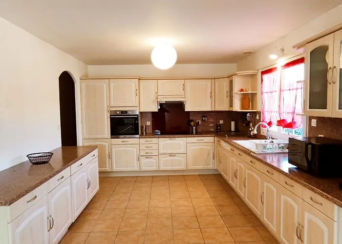 Au Calme, Piscine Couverte Chauffee 365j Thiberville