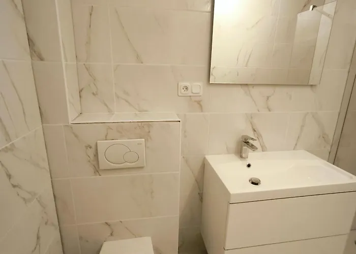 Au Calme, Piscine Couverte Chauffee 365j Thiberville