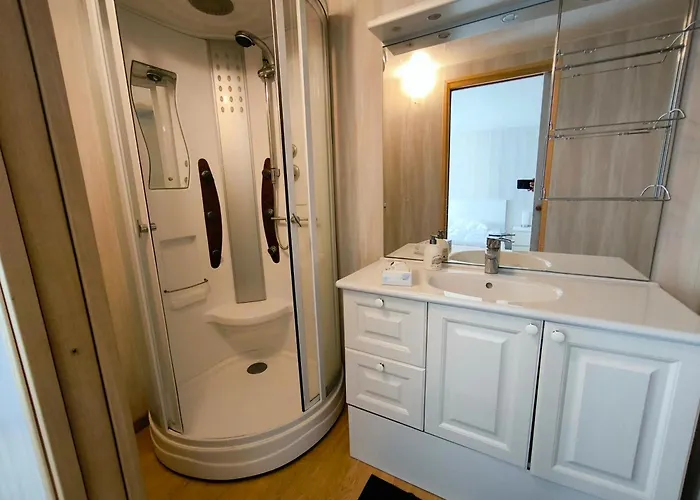 Au Calme, Piscine Couverte Chauffee 365j Thiberville