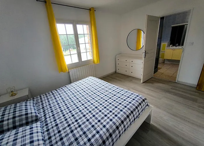 Au Calme, Piscine Couverte Chauffee 365j * Thiberville