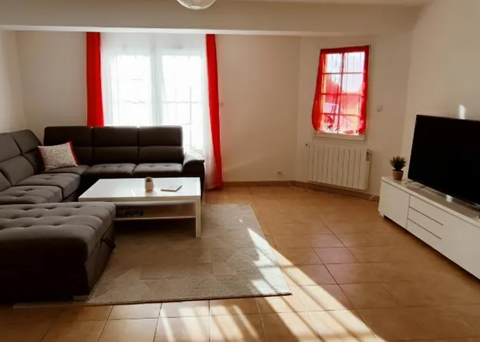 Σπίτι διακοπών Au Calme, Piscine Couverte Chauffee 365j *